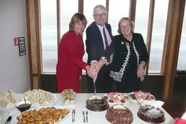 Image: Cutting the cake