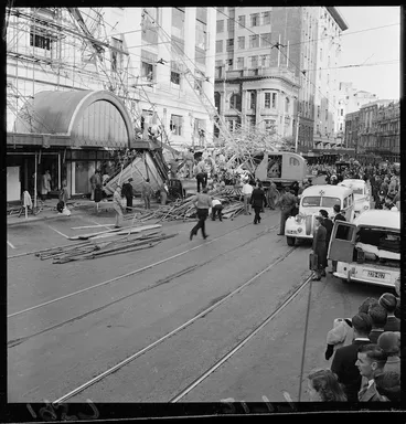 Image: Scaffolding accident at D.I.C. department store, Lambton Quay, Wellington