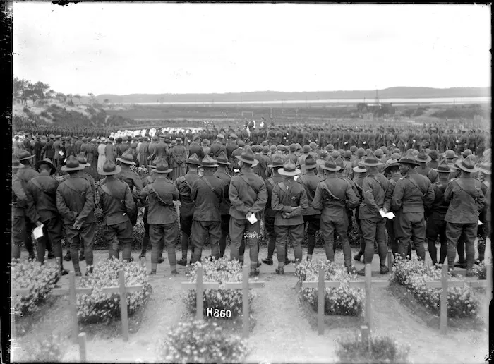 New Zealand troops attend fourth anniversary service of World War I, France