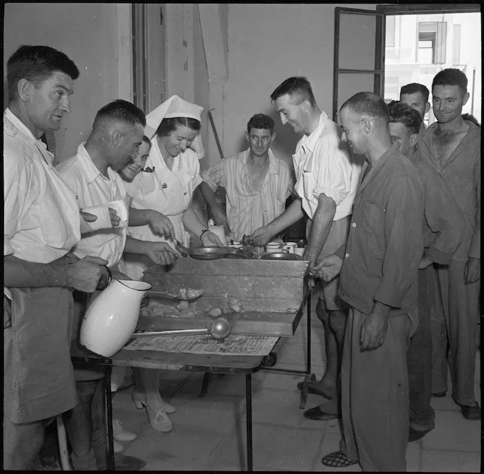 Mess queue at NZ General Hospital, Egypt