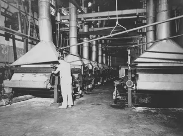 Image: Glaxo Manufacturing Company (NZ) Limited. Drying room at the Bunnythorpe factory, after 1936