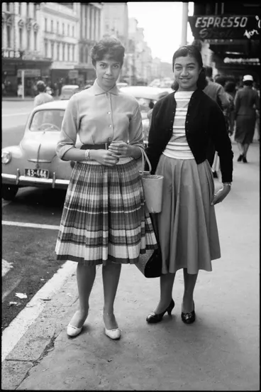 Image: Street photo, Queen Street, Auckland, 1960