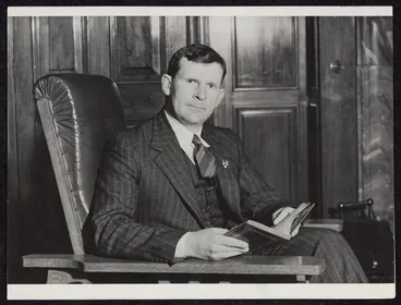 Image: New Zealand Free Lance: Portrait of Clyde Romer Hughes Taylor, Chief Librarian of the Alexander Turnbull Library