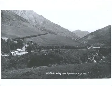 Image: Shotover Valley near Queenstown