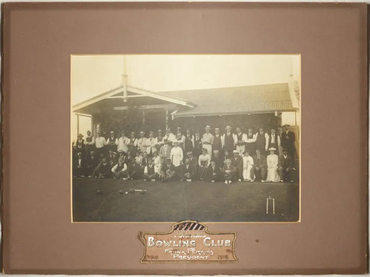 Bowlers and croquet players, Pukekohe, 1918.