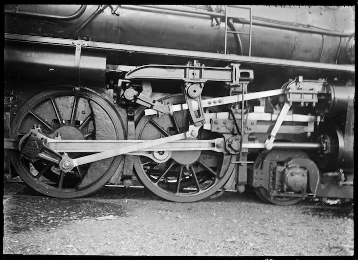 Arrangement of valve gears for "K" 900 steam locomotive