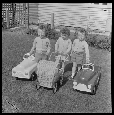 Image: Payne triplets playing in the garden