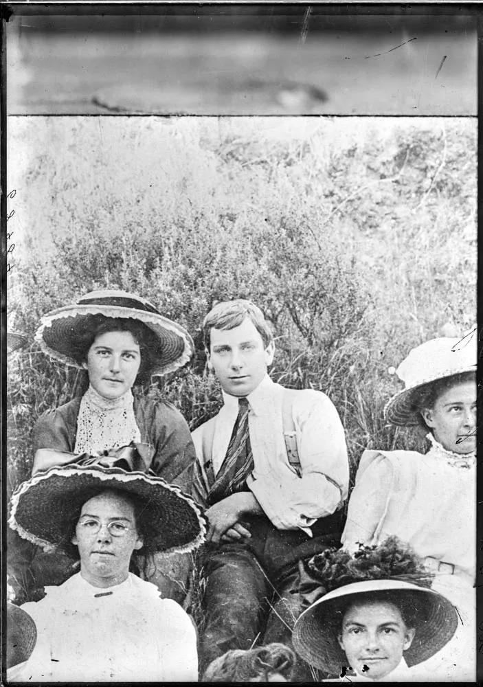 Unidentified group, 1911