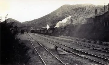 Summit Station yard : Photograph