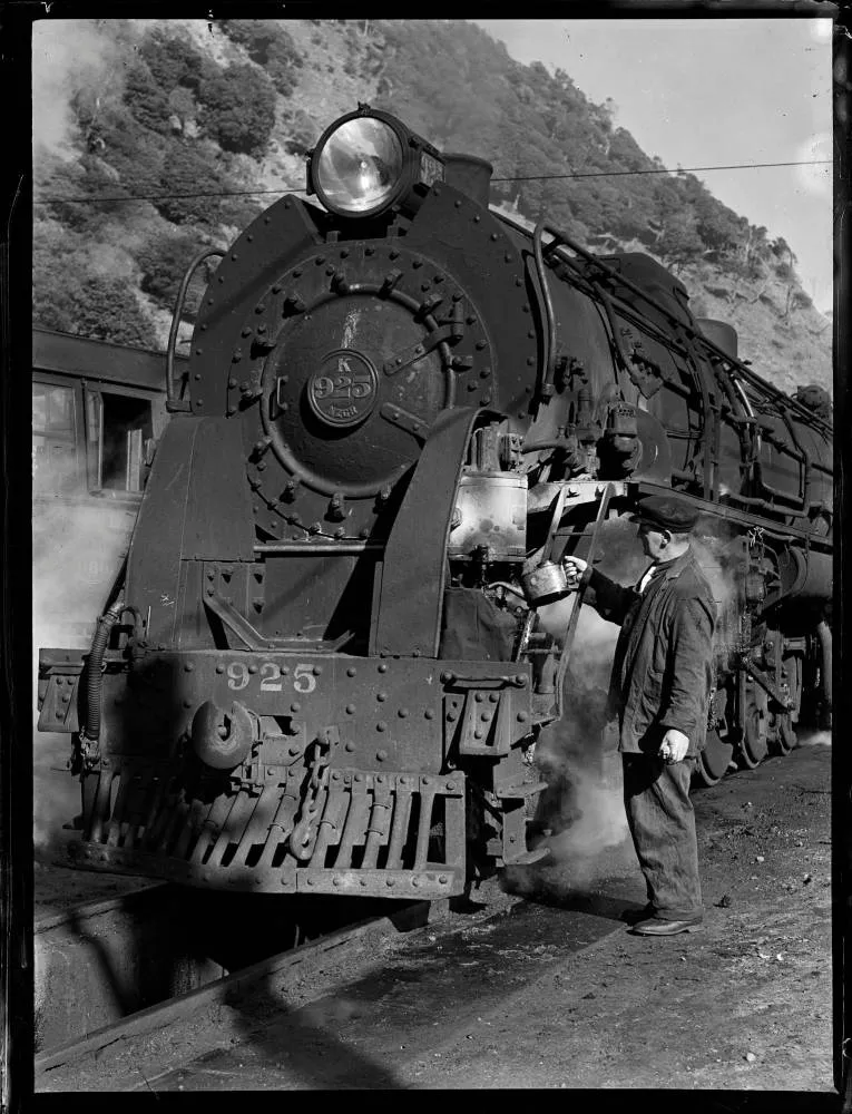 K class locomotive 925, Paekākāriki Locomotive Depot, 1947