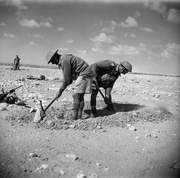 2nd NZEF soldiers on manoeuvres in Baggush, Egypt