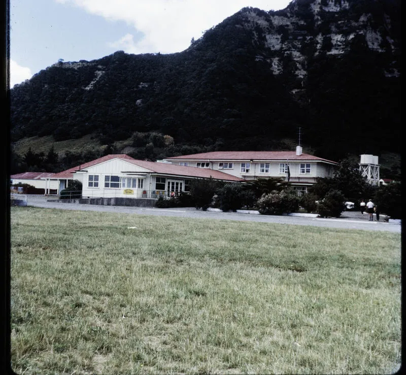Kawakawa hotel, Te Araroa
