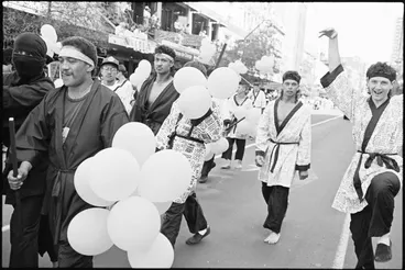 Image: Farmers Santa Parade, Queen Street, 1989