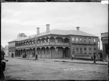Image: Hamilton Hotel, in Victoria Street, Hamilton, circa 1910s