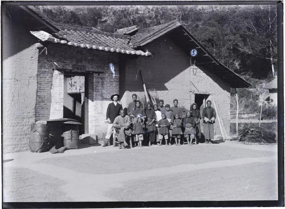 Rev. Alexander Don with group of Chinese people