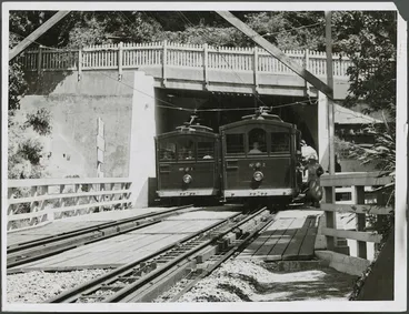 Image: View of cable cars at Talavera stop, Wellington