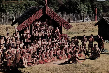 Waiata ā-ringa, Whakarewarewa Image: Waiata ā-ringa, Whakarewarewa