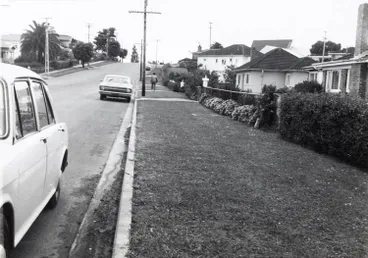 Image: 'No footpaths spell danger', Papatoetoe, 1970