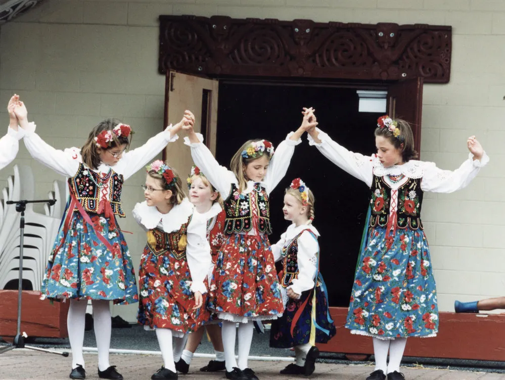 Ōrongomai Marae 2000; Waitangi open day; Orleta children's Polish dance group