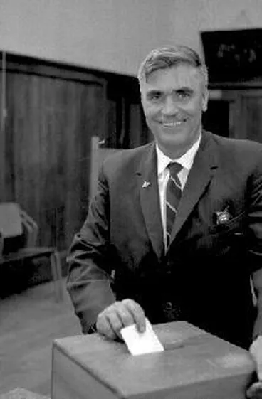 Image: Mr M. Kidson (National) voting in the general election