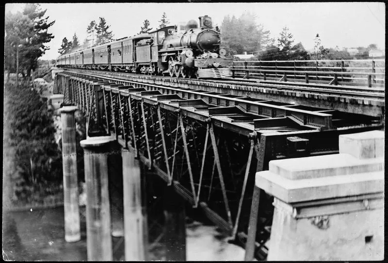 Express train crosses the Waikato River.