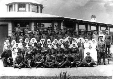 Medical staff, Featherston Military Hospital : digital image