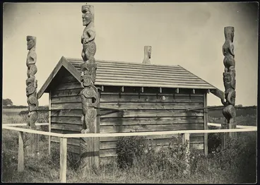 Image: Building and Maori carvings, Normanby