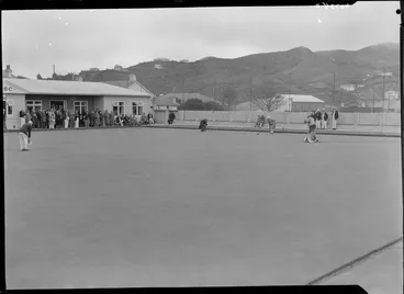 Image: Game of bowls, Karori Bowling Club, Wellington, 1950[?]