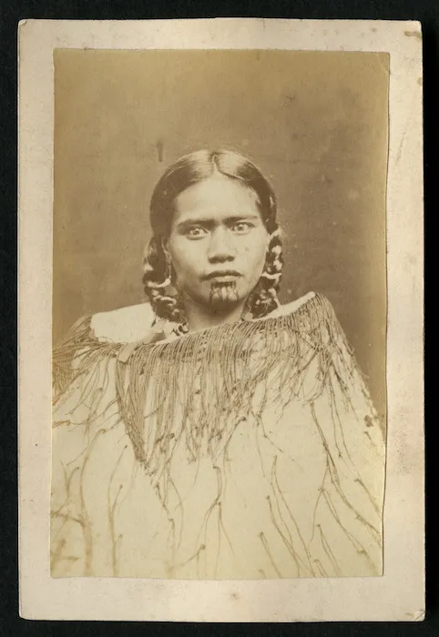 Carnell, Samuel 1832-1920 : Portrait of unidentified young Maori woman