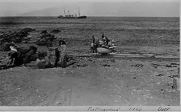 Photograph: TUTANEKAI unloading stores at Pencarrow, 1923 Image: Photograph: TUTANEKAI unloading stores at Pencarrow, 1923