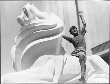 Image: Entrance to the United Kingdom pavilion, New Zealand Centennial Exhibition, Rongotai, Wellington