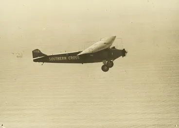 Image: View of the Southern Cross (aeroplane) in flight