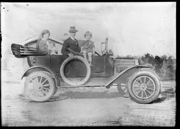Image: Unidentified family in a car