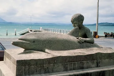 Image: Statue of Opo the dolphin, Opononi