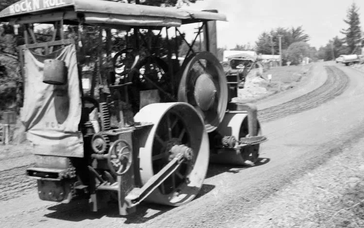 Traction engine at road works near Swanson.