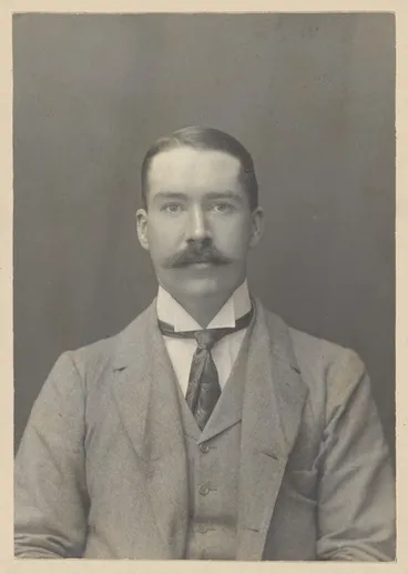 Image: Kinsey, William Henry Scott 1860-1931 :Photograph of Alexander Horsburgh Turnbull