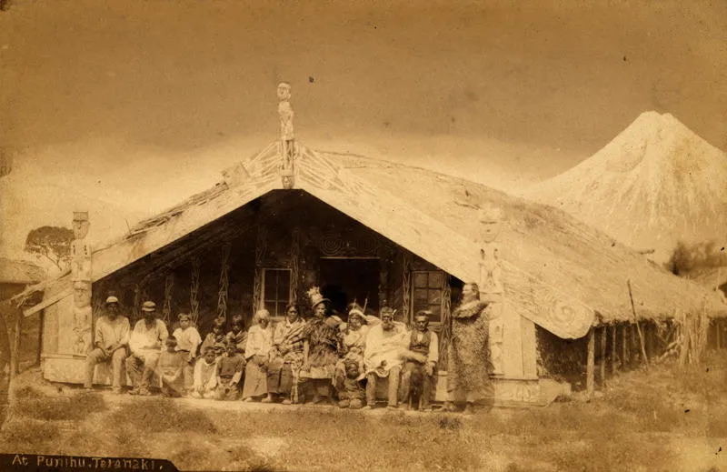 Whare at Pūniho, Taranaki, with annotation "At Punihu, Taranaki"
