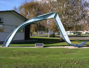 Image: Bent girder, Edgecumbe