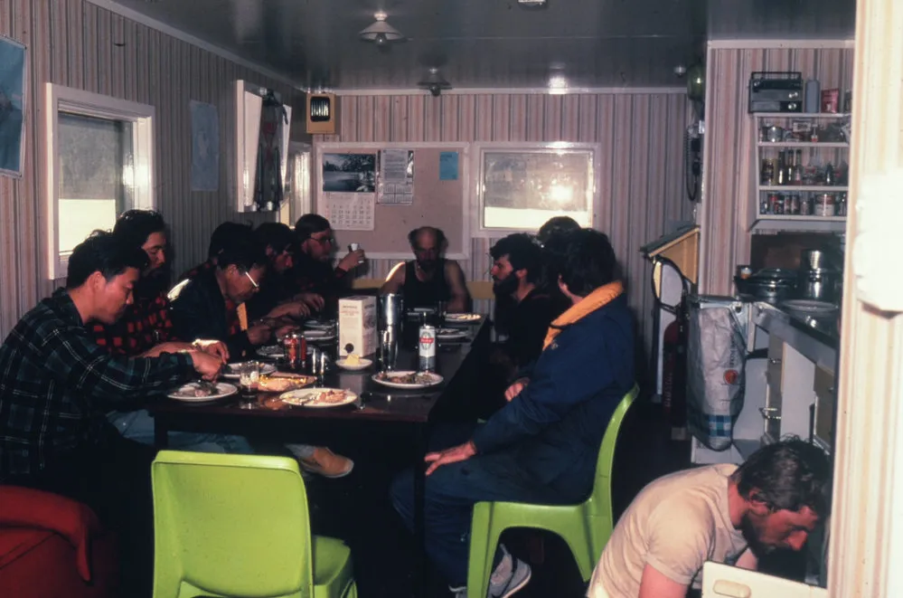 Meal time, Vanda Station