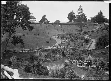Image: Children in Point Erin Park, Auckland