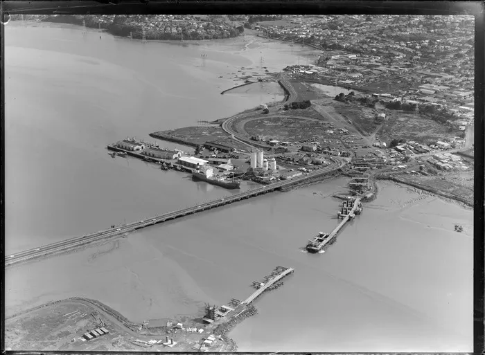 Onehunga Harbour, bridge connecting Onehunga and Mangere, second bridge under construction, Auckland