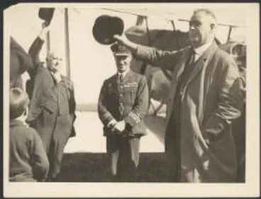 Image: Mayor of Auckland, George Baildon, leading the cheers for Charles Kingsford Smith, Auckland, New Zealand, September 1928