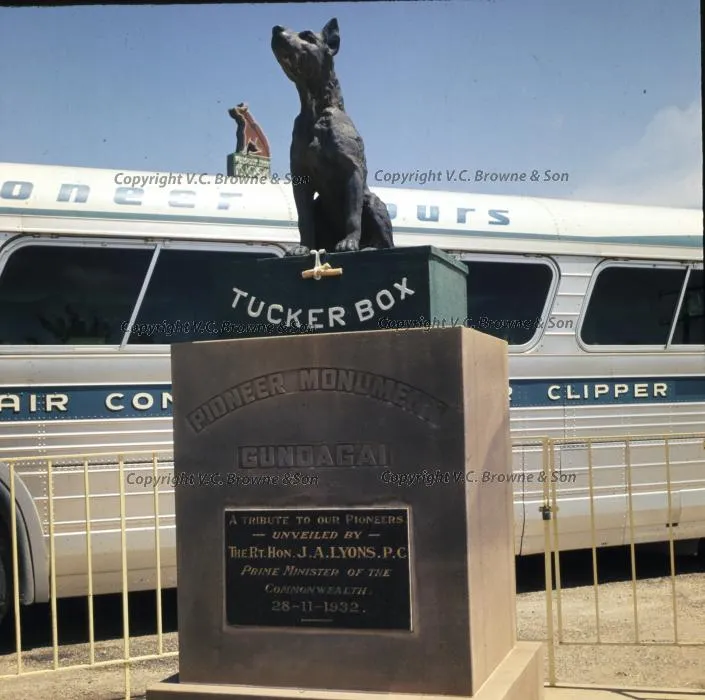 Gundagai NSW - dog on tuckerbox (SF0300/20)