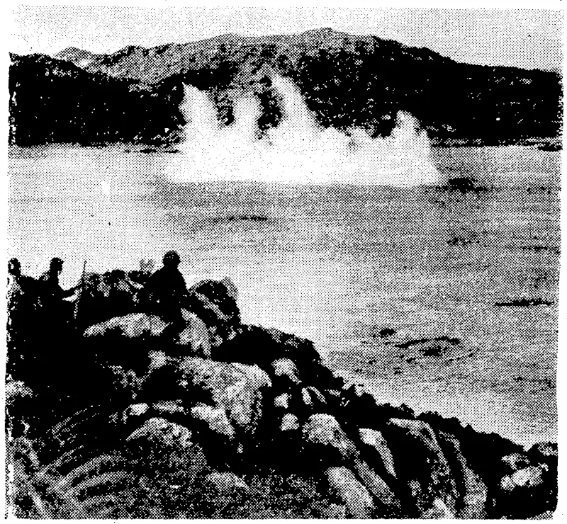 Sport and General" Photo /apanese engineers blowing up Chinese mines in the harbour at Swatow after the occupation of the city a few weeks back. Sivatow has become a centre of Anglo-Japanese controversy, owing to Japan s attempt to bar British and other foreign shipping. (Evening Post, 01 August 1939)