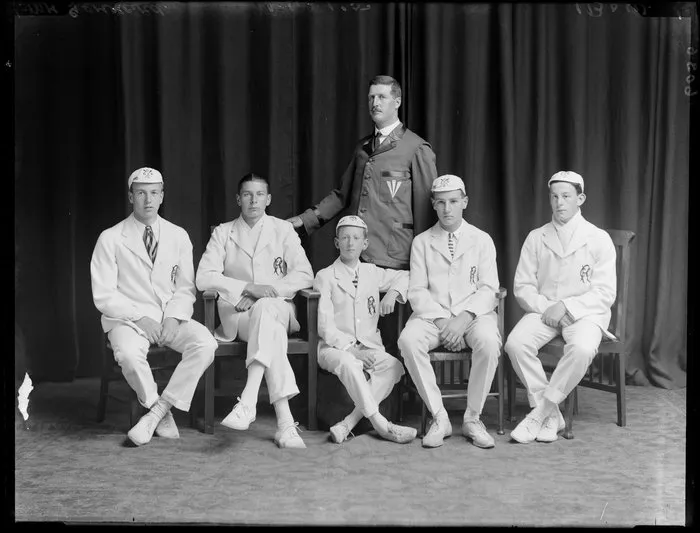 Group portrait of the rowing club at Christ's College, Christchurch