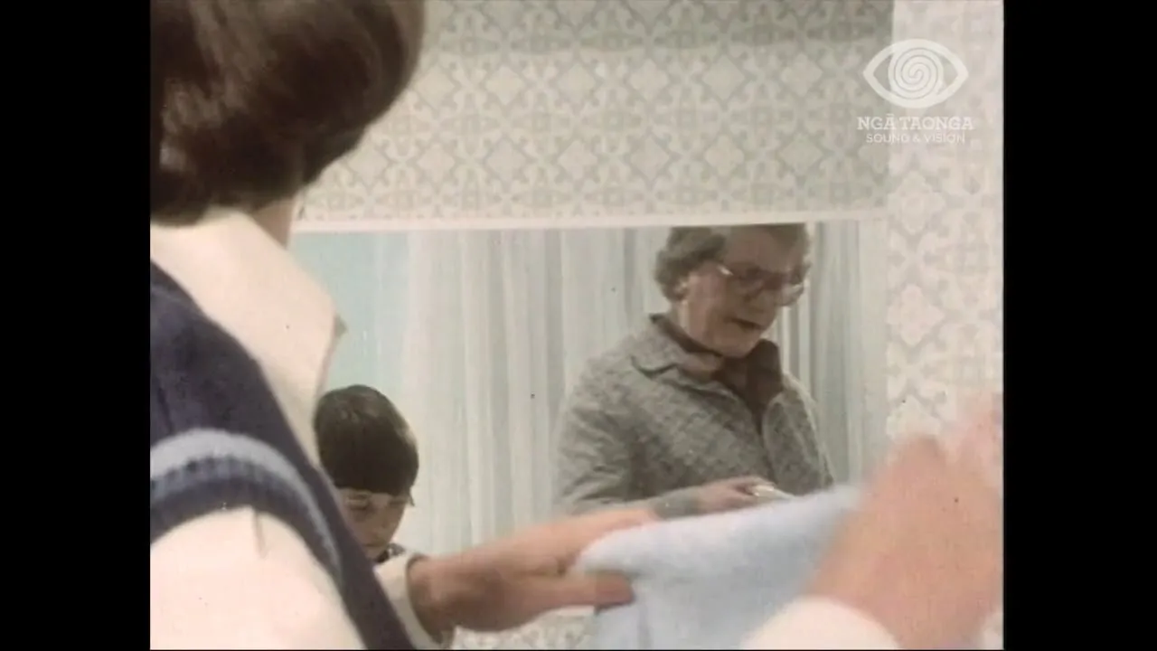 SIGNAL TOOTHPASTE. GRANDMA