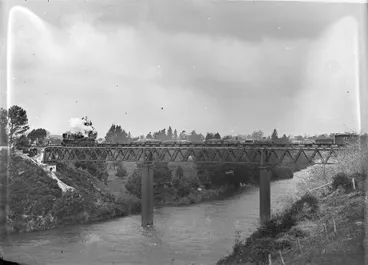 Image: Hamilton Railway bridge.
