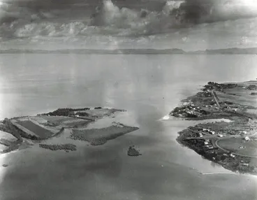 Image: Aerial view of Māngere, 1950
