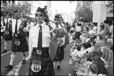 Image: Farmers Santa Parade, Queen Street, 1989