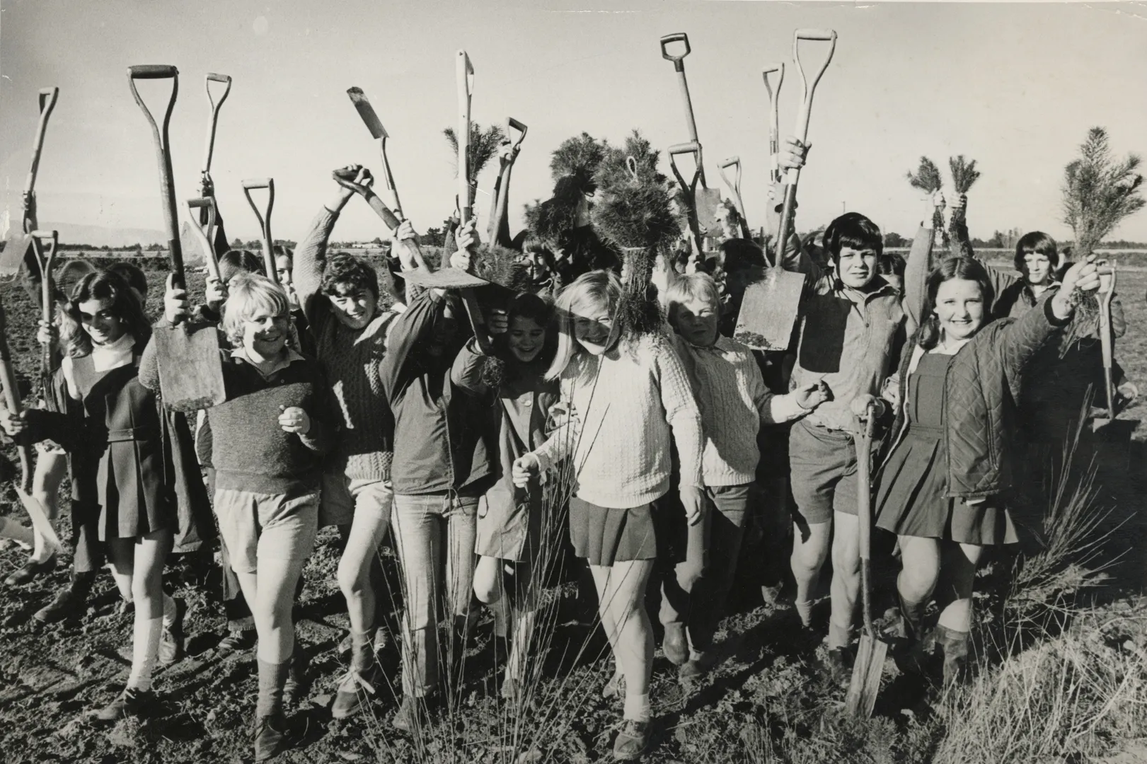Oaklands School pupils planting trees